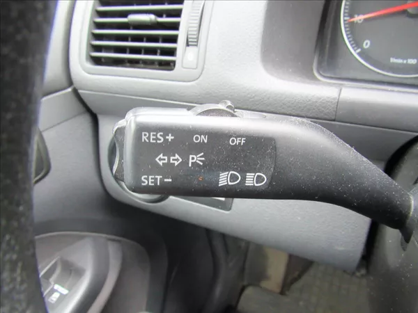 Volkswagen Touran 1,6 MPi 75kW - foto 19