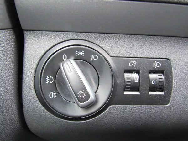 Volkswagen Touran 1,6 MPi 75kW - foto 20