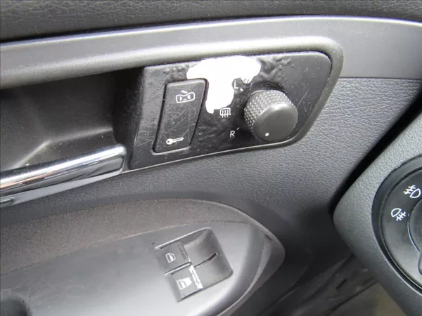 Volkswagen Touran 1,6 MPi 75kW - foto 21