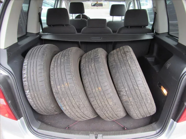Volkswagen Touran 1,6 MPi 75kW - foto 22