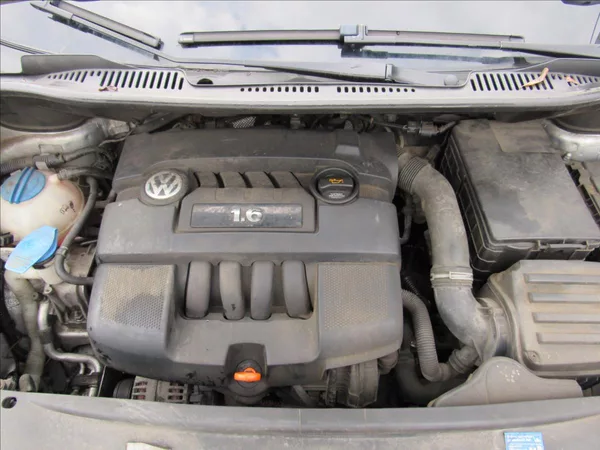 Volkswagen Touran 1,6 MPi 75kW - foto 25