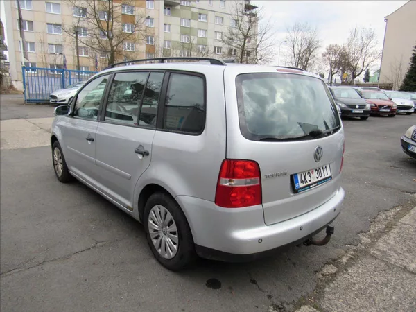 Volkswagen Touran 1,6 MPi 75kW - foto 4