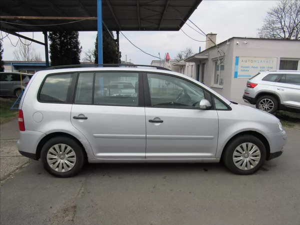 Volkswagen Touran 1,6 MPi 75kW - foto 8