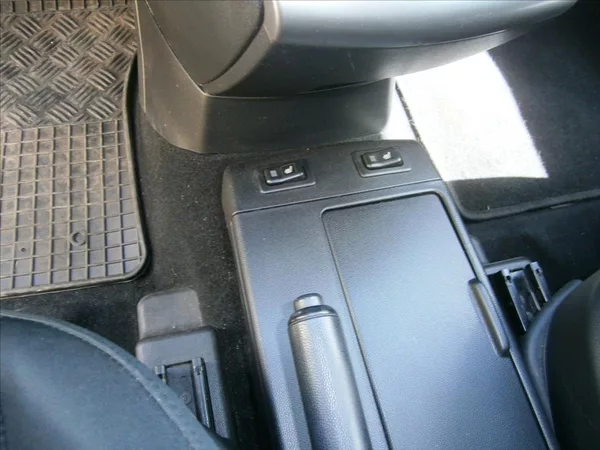 Mazda 5 2,0 D 81 KW - foto 11