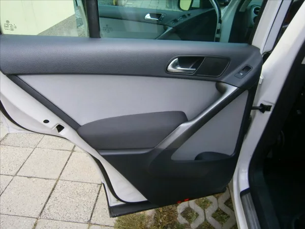 Volkswagen Tiguan 2,0 TDI 4 MOTION 125 KW - foto 12