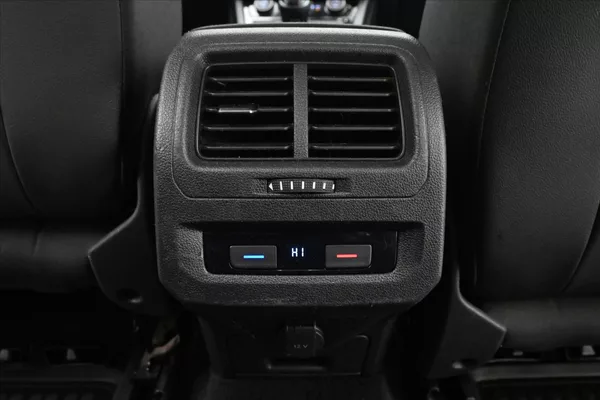 Volkswagen Touran 1,6 TDI 85kW Navi Senzory - foto 21