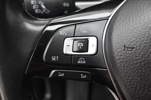 Volkswagen Touran 1,6 TDI 85kW Navi Senzory - foto 23