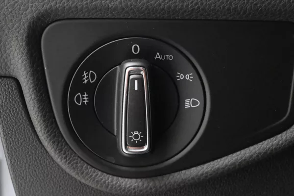 Volkswagen Touran 1,6 TDI 85kW Navi Senzory - foto 26