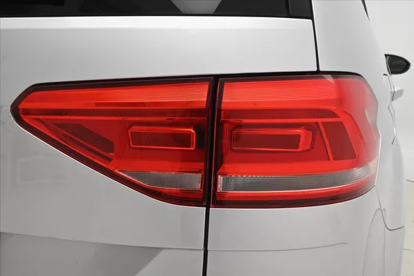 Volkswagen Touran 1,6 TDI 85kW Navi Senzory - foto 29