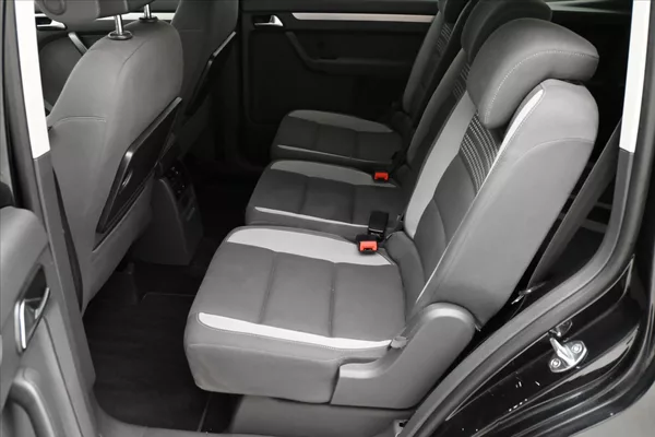 Volkswagen Touran 2,0 TDI 103kW DSG 7 míst Nová - foto 15