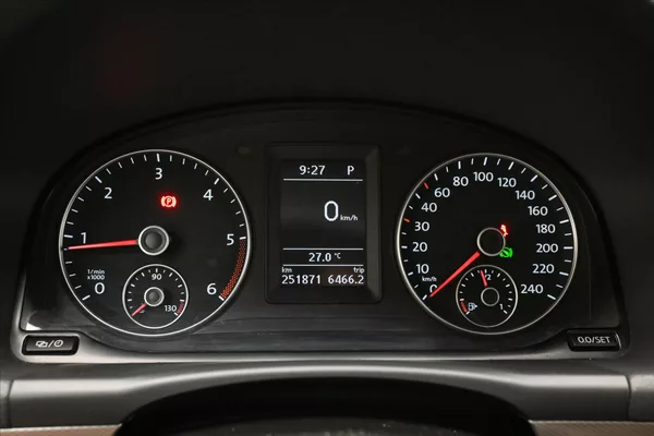 Volkswagen Touran 2,0 TDI 103kW DSG 7 míst Nová - foto 17