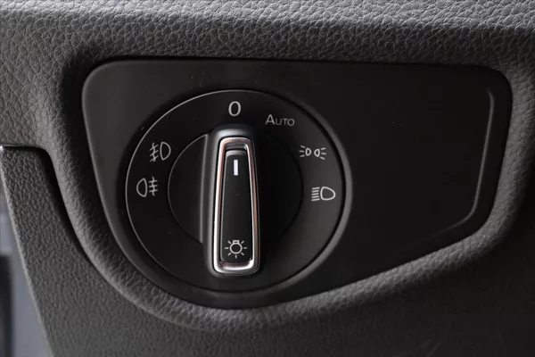 Volkswagen Touran 2,0 TDI 110KW DSG 7míst Záruka - foto 28