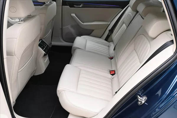 Škoda Superb 2,0 TDI 110 kW DSG Style Záruk - foto 14