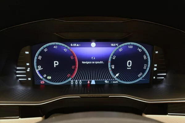 Škoda Superb 2,0 TDI 110 kW DSG Style Záruk - foto 16