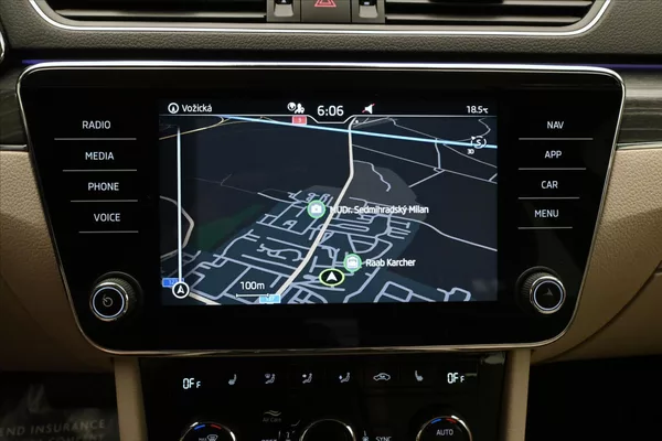 Škoda Superb 2,0 TDI 110 kW DSG Style Záruk - foto 20