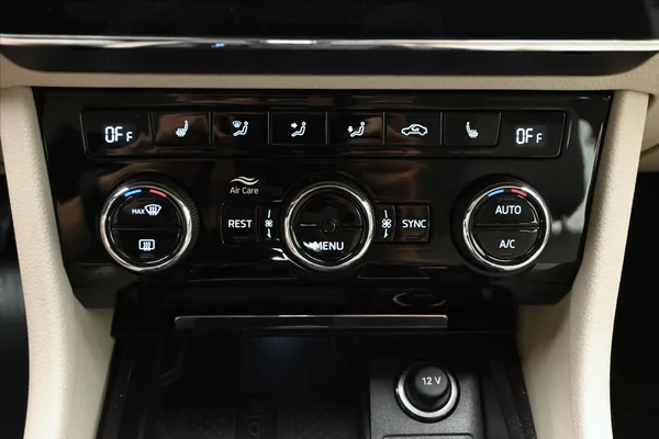 Škoda Superb 2,0 TDI 110 kW DSG Style Záruk - foto 21