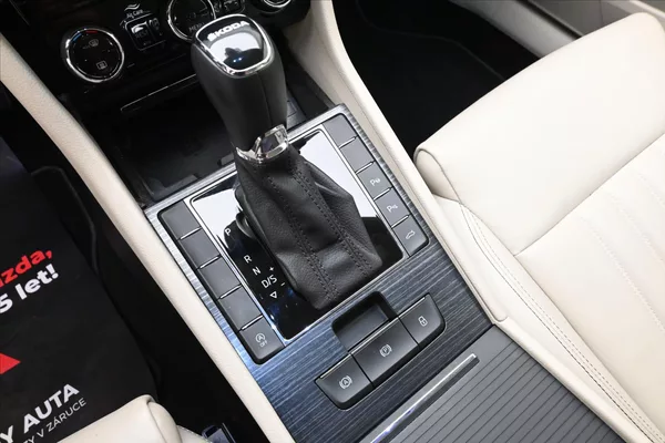 Škoda Superb 2,0 TDI 110 kW DSG Style Záruk - foto 23