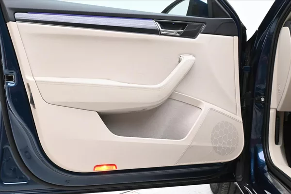 Škoda Superb 2,0 TDI 110 kW DSG Style Záruk - foto 25
