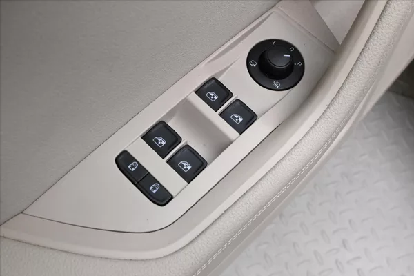 Škoda Superb 2,0 TDI 110 kW DSG Style Záruk - foto 26