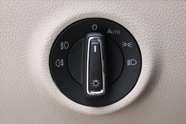 Škoda Superb 2,0 TDI 110 kW DSG Style Záruk - foto 27