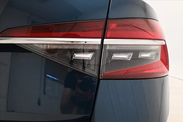 Škoda Superb 2,0 TDI 110 kW DSG Style Záruk - foto 32