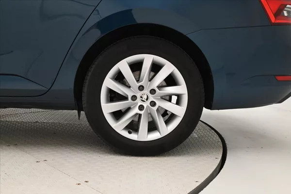 Škoda Superb 2,0 TDI 110 kW DSG Style Záruk - foto 33