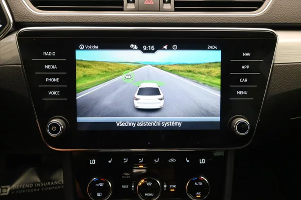 Škoda Superb 2,0 TDI 110kW DSG Clever Záruk - foto 19