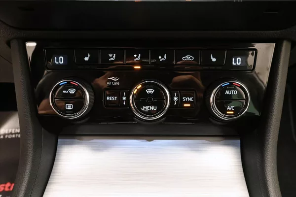 Škoda Superb 2,0 TDI 110kW DSG Clever Záruk - foto 21