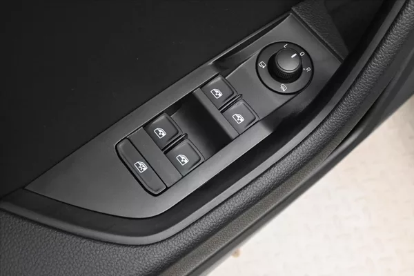 Škoda Superb 2,0 TDI 110kW DSG Clever Záruk - foto 25