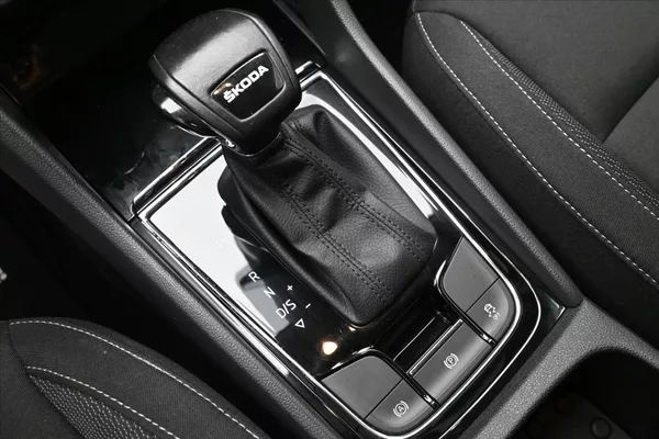 Škoda Karoq 2,0 TDI 85kW DSG Ambition Záru - foto 22