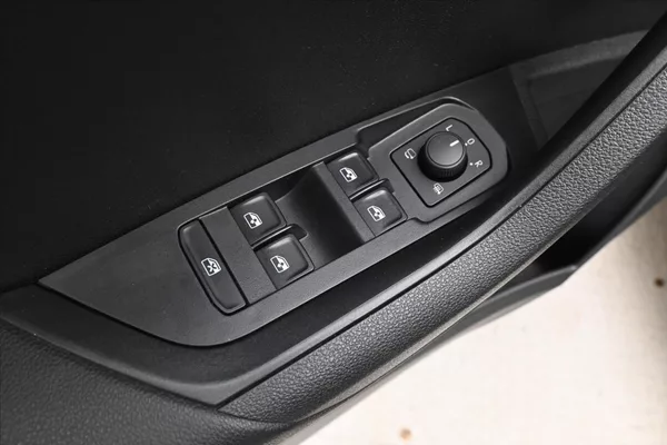 Škoda Karoq 2,0 TDI 85kW DSG Ambition Záru - foto 24