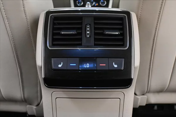 Škoda Superb 2,0 TDI 147 kW L&K DSG Záruka - foto 22