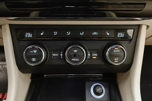 Škoda Superb 2,0 TDI 140 kW DSG L&K Záruka - foto 21