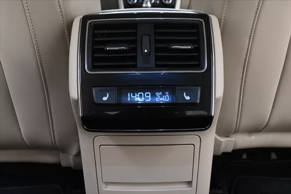 Škoda Superb 2,0 TDI 140 kW DSG L&K Záruka - foto 22
