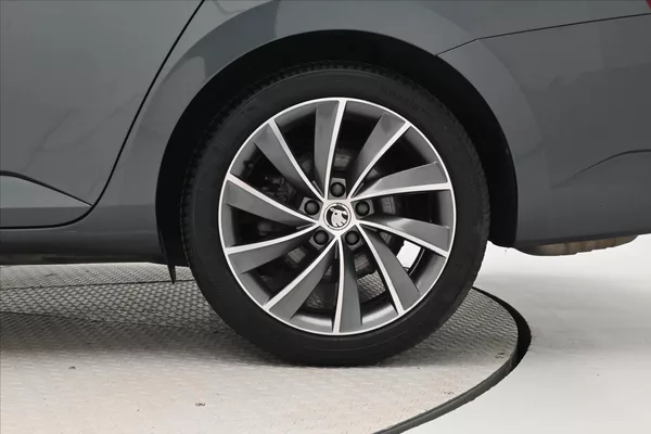 Škoda Superb 2,0 TDI 140 kW DSG L&K Záruka - foto 32