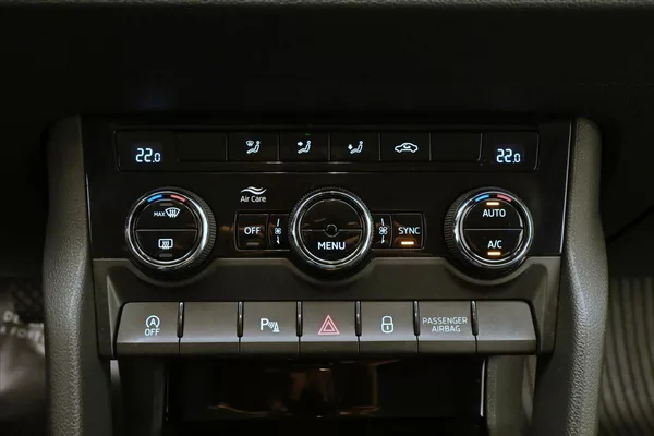 Škoda Karoq 2,0 TDI 85kW DSG Ambition Záru - foto 21