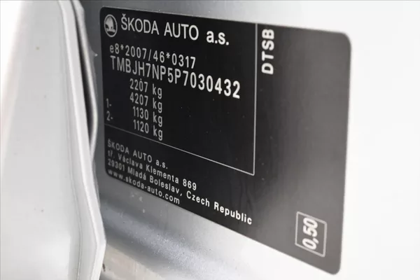 Škoda Superb 2,0 TDI 110 kW DSG Style Záruk - foto 12