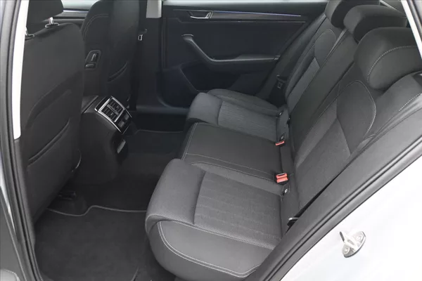 Škoda Superb 2,0 TDI 110 kW DSG Style Záruk - foto 14