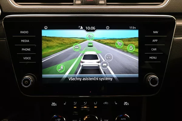 Škoda Superb 2,0 TDI 110 kW DSG Style Záruk - foto 19