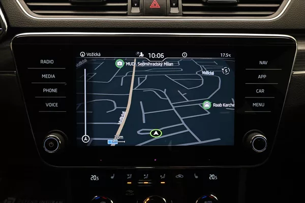 Škoda Superb 2,0 TDI 110 kW DSG Style Záruk - foto 20