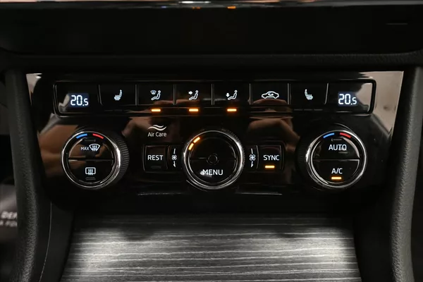 Škoda Superb 2,0 TDI 110 kW DSG Style Záruk - foto 21