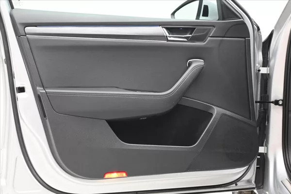 Škoda Superb 2,0 TDI 110 kW DSG Style Záruk - foto 25
