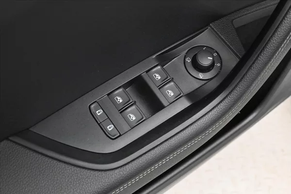 Škoda Superb 2,0 TDI 110 kW DSG Style Záruk - foto 26