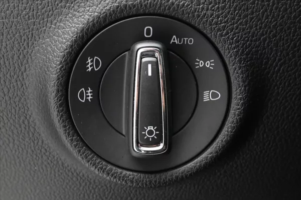 Škoda Superb 2,0 TDI 110 kW DSG Style Záruk - foto 27