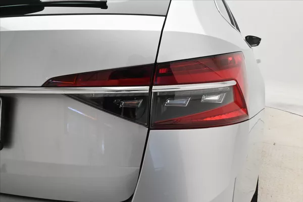 Škoda Superb 2,0 TDI 110 kW DSG Style Záruk - foto 32