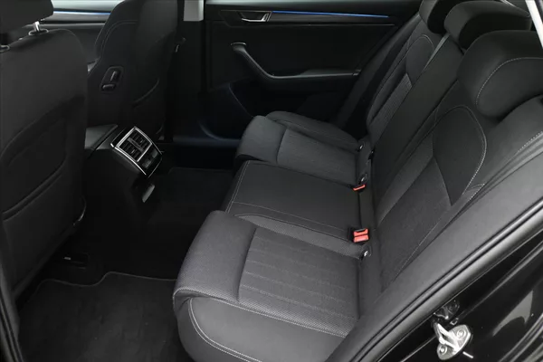 Škoda Superb 2,0 TDI 110 kW DSG Style Záruk - foto 14