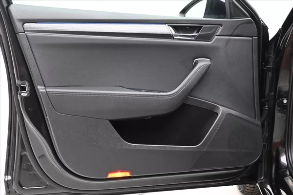 Škoda Superb 2,0 TDI 110 kW DSG Style Záruk - foto 25