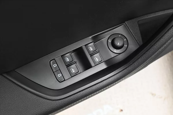 Škoda Superb 2,0 TDI 110 kW DSG Style Záruk - foto 26