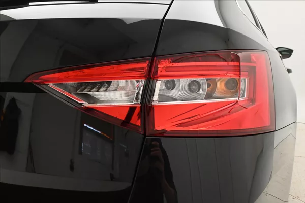Škoda Superb 2,0 TDI 110 kW DSG Style Záruk - foto 30