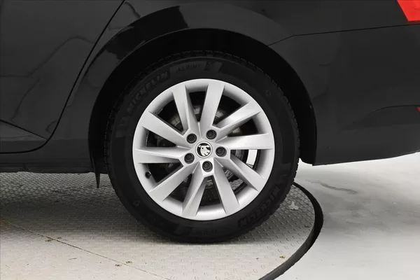 Škoda Superb 2,0 TDI 110 kW DSG Style Záruk - foto 31
